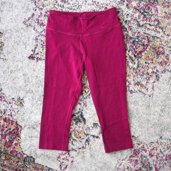 Nike dri-fit small raspberry 3/4 leggings - Picture 1 of 4